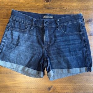 NWOT Abercrombie and fitch a&f women’s dark wash denim shorts size 25
